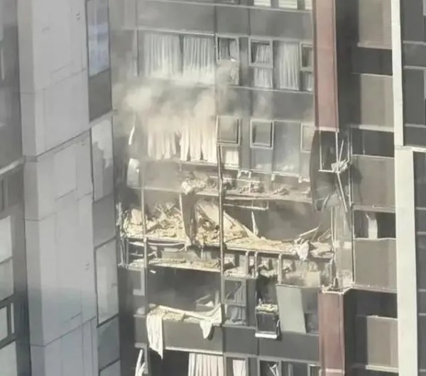 突發(fā)！深圳一住宅樓發(fā)生爆炸，目擊者：有人從樓上墜落